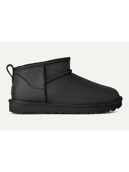 UGG Skórzane botki "Classic Ultra Mini" w kolorze czarnym rozmiar: 39. Czarne botki UGG, bez wzorów, z wełny, bez obcasa, bez zapięcia. Za 591.60 zł.