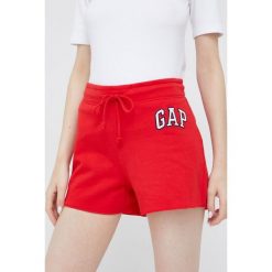 GAP szorty damskie kolor czerwony z aplikacją high waist. Czerwone szorty GAP, z aplikacjami, z włókna. Za 119.99 zł.