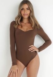 Brązowe Body z Kwadratowym Dekoltem Phicise. Brązowe body i gorsety Born2be, bez wzorów, z jeansu, bez ramiączek. W wyprzedaży za 42.49 zł.