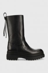 Red Valentino botki skórzane damskie kolor czarny na platformie. Czarne botki Red Valentino, bez wzorów, z gumy, bez obcasa, na platformie, bez zapięcia. W wyprzedaży za 1,559.90 zł.