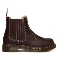 Sztyblety Dr. Martens. Brązowe botki Dr Martens, bez wzorów, bez obcasa, na płaskiej podeszwie, bez zapięcia. Za 659.99 zł.