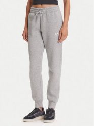 Nike Spodnie dresowe FZ7626 Szary Regular Fit. Szare spodnie dresowe Nike, bez wzorów, z bawełny. Za 239.99 zł.