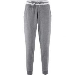 Spodnie dresowe z paskami, krótsze nogawki bonprix szary melanż. Spodnie sportowe marki bonprix. Za 49.99 zł.