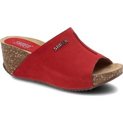 Czerwone Klapki Simen Wygodne Skórzane Buty Na Koturnie. Czerwone klapki Simen, bez wzorów, bez obcasa, na koturnie, bez zapięcia. Za 289.00 zł.