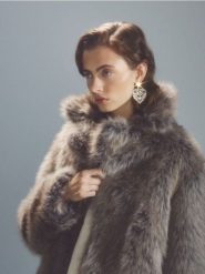 Kolczyki w kształcie serca - srebrny. Szare kolczyki Reserved, srebrne. Za 79.99 zł.