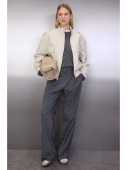 Trendyol Kurtka w kolorze kremowym ze skóry syntetycznej rozmiar: L. Brązowe kurtki Trendyol, l, bez wzorów, ze skóry, bez kaptura. Za 104.99 zł.