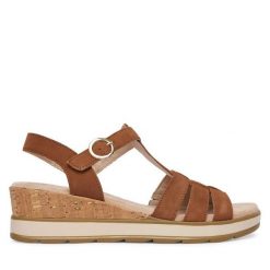 Sandały Caprice. Brązowe sandały Caprice, bez wzorów, bez obcasa, na koturnie, bez zapięcia. Za 339.99 zł.