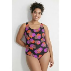Damskie Strój kąpielowy wzór w panterkę bez miękkich miseczek okrągły dekolt. Czarne stroje jednoczęściowe Ulla Popken, bez wzorów, z elastanu, sportowe. Za 199.99 zł.