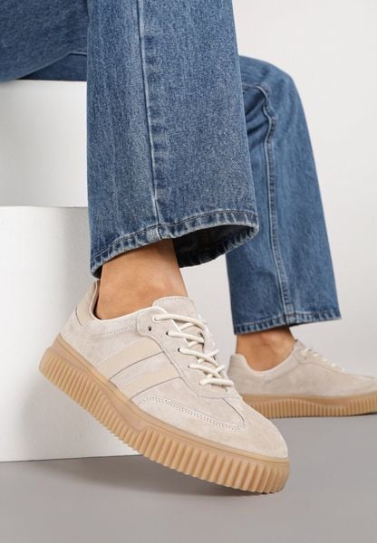 Beżowe Zamszowe Sneakersy Tenisówki z Wkładką ze Skóry Naturalnej Ozdobione Tłoczeniem Meluella. Brązowe trampki Renee, bez wzorów, z jeansu, eleganckie, bez zapięcia. Za 189.99 zł.