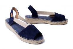 TONI PONS ELLA navy, sandały/espadryle damskie. Niebieskie sandały Toni Pons, bez wzorów, bez obcasa, na koturnie, bez zapięcia. Za 220.92 zł.