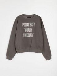 Dresowa bluza crewneck z błyszczącym napisem - szary. Szare bluzy bez kaptura Sinsay, l, bez wzorów, z dresówki, bez kaptura. Za 59.99 zł.