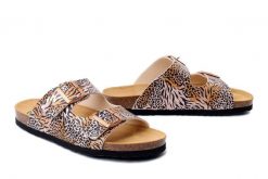 DR. BRINKMANN 700884-23 bronze, klapki damskie. Brązowe klapki Dr. Brinkmann, bez wzorów, bez obcasa, bez zapięcia. Za 148.67 zł.