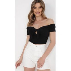 Czarny Top Dynione. Czarne topy Born2be, m, bez wzorów, z jeansu, bez kołnierzyka, bez ramiączek. W wyprzedaży za 48.99 zł.