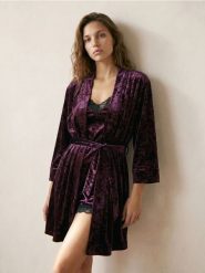 Jednolity szlafrok kimono - bordowy. Czerwone szlafroki damskie Sinsay, l, bez wzorów, bez ramiączek. Za 59.99 zł.