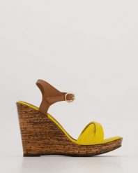 SANDAŁY NA KOTURNIE MRZ2138 YELLOW. Żółte sandały Venezia, bez wzorów, ze skóry, bez obcasa, na koturnie, bez zapięcia. Za 199.00 zł.