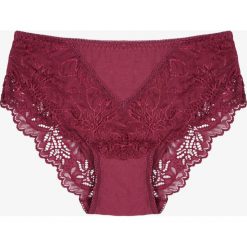 Bordowe Majtki Figi z Koronką Nabilah. Czerwone figi Born2be, bez wzorów, z koronki. W wyprzedaży za 14.99 zł.