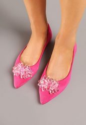 Fuksjowe Balerinki z Kryształkami na Spiczastym Nosku i Skórzaną Wkładką Vevania. Czerwone baleriny Born2be, z aplikacjami, z jeansu, eleganckie, bez obcasa, na płaskiej podeszwie, bez zapięcia. Za 44.99 zł.