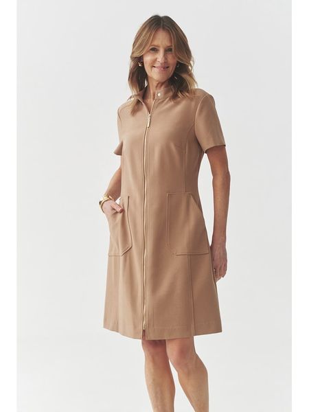 TATUUM Sukienka "Mantoki" w kolorze jasnobrązowym rozmiar: 38. Brązowe sukienki Tatuum, bez wzorów, bez kołnierzyka, bez ramiączek, midi. Za 278.95 zł.