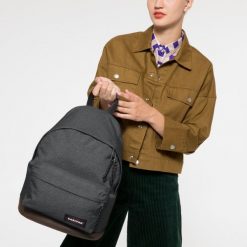 Plecak Eastpak Wyoming. Czarne plecaki Eastpak, bez wzorów, bez dodatków. Za 305.50 zł.