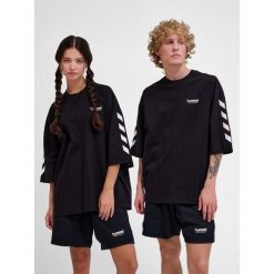 Oversized T-shirt Hummel Willy SW. Czarne t-shirty Hummel, bez wzorów, sportowe, bez kołnierzyka, bez ramiączek. Za 181.50 zł.