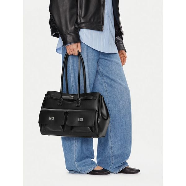 Torebka GINO ROSSI. Czarne shopper bag Gino Rossi, bez wzorów, bez dodatków. Za 399.99 zł.