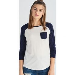 Bluzka z raglanowymi rękawami - Granatowy. Niebieskie bluzki Sinsay, l, bez wzorów, bez kołnierzyka, bez ramiączek. Za 19.99 zł.