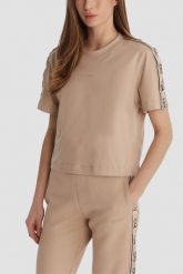 GUESS Ciemnobeżowy bawełniany t-shirt damski z lampasami Britney, Rozmiar L. Brązowe t-shirty Guess, l, z aplikacjami, z bawełny, eleganckie, bez kołnierzyka, bez ramiączek. Za 219.99 zł.