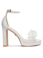 Buffalo Sandały Devine Rose 1291687 Biały. Białe sandały Buffalo, bez wzorów, ze skóry, bez obcasa, na słupku, bez zapięcia. Za 429.99 zł.