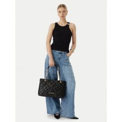Torebka LOVE MOSCHINO. Czarne torebki klasyczne Love Moschino, bez wzorów, klasyczne, bez dodatków. Za 979.99 zł.