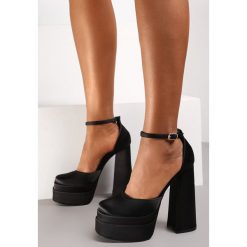 Czarne Sandały Glori. Czarne sandały Renee, bez wzorów, z satyny, eleganckie, bez obcasa, na obcasie, bez zapięcia. W wyprzedaży za 142.99 zł.