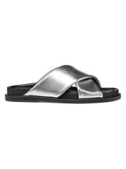 Geox Skórzane klapki "Adelash" w kolorze srebrnym rozmiar: 41. Szare klapki Geox, bez wzorów, klasyczne, z otwartym noskiem, bez obcasa, bez zapięcia. Za 217.99 zł.