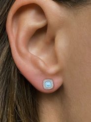 Les Petites Précieuses Srebrne kolczyki-wkrętki z topazem i cyrkoniami rozmiar: onesize. Niebieskie kolczyki Les Petites Précieuses, z cyrkonią, srebrne. Za 217.99 zł.