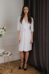 Biała Elegancka Sukienka z Plisowanym Dołem. Białe sukienki Figl, m, bez wzorów, z elastanu, eleganckie, bez kołnierzyka, bez ramiączek, plisowane. Za 289.00 zł.