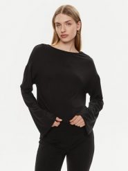 Gina Tricot Bluzka 22672 Czarny Regular Fit. Czarne bluzki Gina Tricot, s, bez wzorów, z wiskozy, bez kołnierzyka, bez ramiączek. Za 69.99 zł.