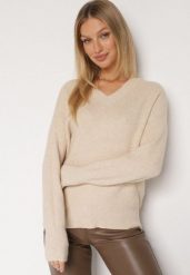 Beżowy Sweter z Domieszką Kaszmiru z Dekoltem w Serek Feralaine. Brązowe swetry Born2be, bez wzorów, z jeansu, eleganckie, bez ramiączek. Za 109.99 zł.