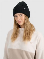 4F Czapka zimowa damska - czarna S. Czarne czapki zimowe 4f, bez wzorów, klasyczne. Za 49.99 zł.