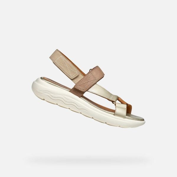 Sandały GEOX D25ADA Beżowy. Zielone buty trekkingowe Geox, bez wzorów, ze skóry, bez obcasa, bez zapięcia. Za 351.99 zł.