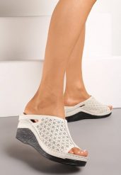 Beżowe Ażurowe Klapki na Koturnie z Wkładką ze Skóry Naturalnej Serinnde. Brązowe klapki Renee, z aplikacjami, ze skóry, eleganckie, bez obcasa, na koturnie, bez zapięcia. W wyprzedaży za 104.99 zł.