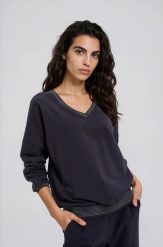 Bluza z dekoltem w serek granatowa. Bluzy MOODO, s, bez wzorów, z bawełny, bez ramiączek, bez kaptura. Za 99.99 zł.