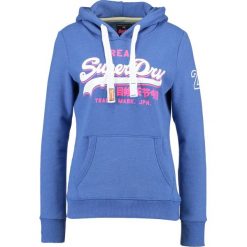 Superdry VINTAGE LOGO TRI ENTRY HOOD Bluza z kapturem sky blue. Niebieskie bluzy marki comma casual identity, z materiału, casualowe. W wyprzedaży za 269.10 zł.