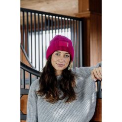 Czapka damska Kentucky Rubber. Czerwone czapki zimowe KENTUCKY HORSEWEAR, bez wzorów, sportowe. Za 230.50 zł.