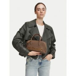Torebka LOVE MOSCHINO. Brązowe torebki klasyczne Love Moschino, bez wzorów, klasyczne, bez dodatków. Za 949.99 zł.