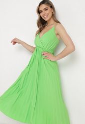 Zielona Rozkloszowana Sukienka Długa z Kopertowym Dekoltem na Ramiączkach Asmerria. Zielone sukienki Born2be, l, bez wzorów, eleganckie, bez kołnierzyka, bez ramiączek, maxi, kopertowe. Za 99.99 zł.