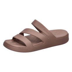 Klapki Crocs Getaway Strappy Z Klapkami Damskie. Brązowe klapki Crocs, bez wzorów, bez obcasa, bez zapięcia. Za 174.60 zł.
