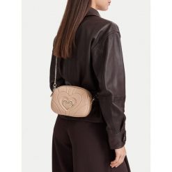Torebka Eva Minge. Brązowe kopertówki Eva Minge, bez wzorów, wizytowe, bez dodatków. Za 229.99 zł.