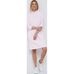 Tommy Hilfiger sukienka bawełniana kolor różowy mini prosta. Czerwone sukienki Tommy Hilfiger, na co dzień, l, bez wzorów, z bawełny, bez kołnierzyka, bez ramiączek, maxi, proste. Za 639.99 zł.