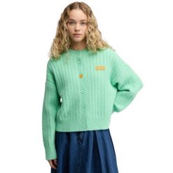 Damski kardigan z dzianiny Siroko Apollo-W Green. Zielone swetry SIROKO, na zimę, bez wzorów, z dzianiny, bez ramiączek. Za 169.00 zł.