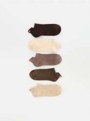 Krótkie skarpetki z haftem 5 pack - brązowy. Brązowe skarpetki Reserved, bez wzorów. Za 49.99 zł.