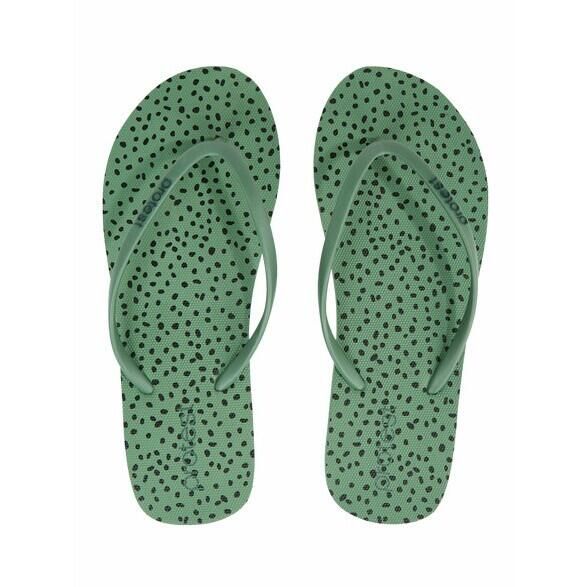 Klapki damskie Protest Prtcoracias. Zielone klapki Protest, bez wzorów, sportowe, bez obcasa, bez zapięcia. Za 138.50 zł.