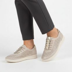 Półbuty damskie S.Barski, cholewka skóra naturalna perforowana sznurowanie klasyczne niski fason zaokrąglony nosek miękka linia metaliczna wstawka na. Brązowe półbuty wsuwane S.BARSKI, bez wzorów, ze skóry, klasyczne, bez obcasa. Za 189.00 zł.